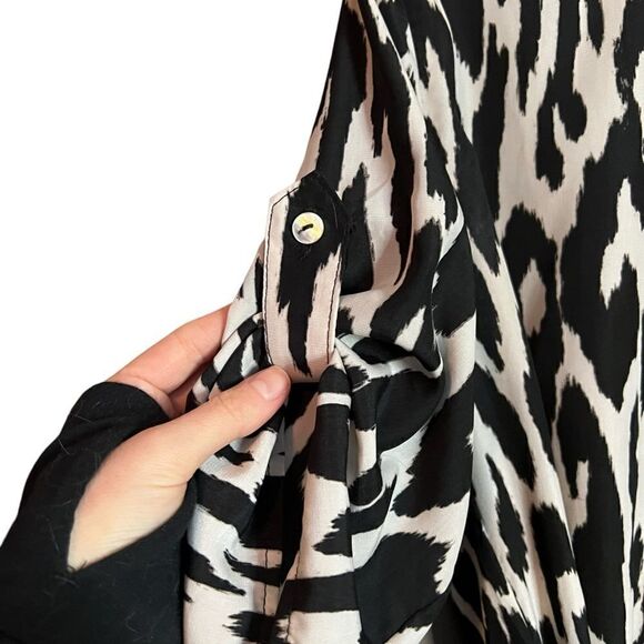 3 for $30! Cha Cha Vente patterned mini dress - Picture 7 of 7